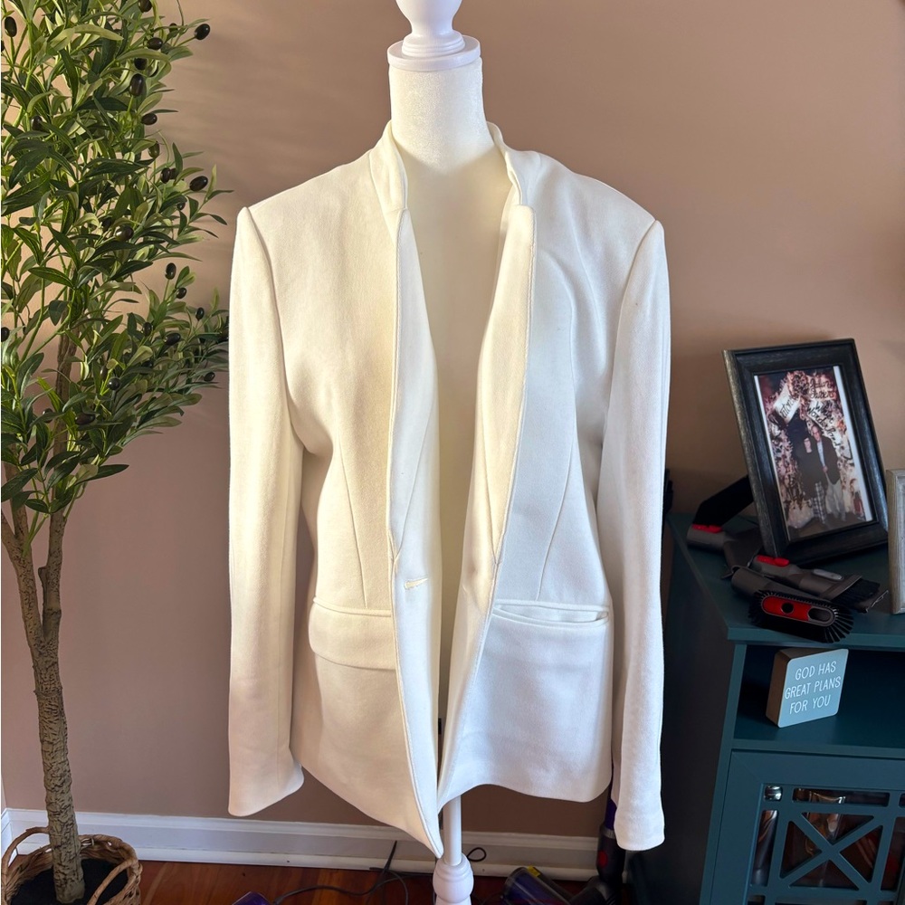 Gibsonlook white size XL women’s notched collar blazer.